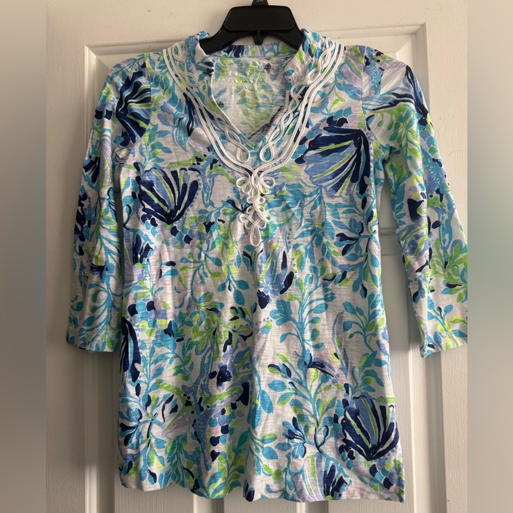 Lilly Pulitzer Blue and Green Leaf Pattern Top
